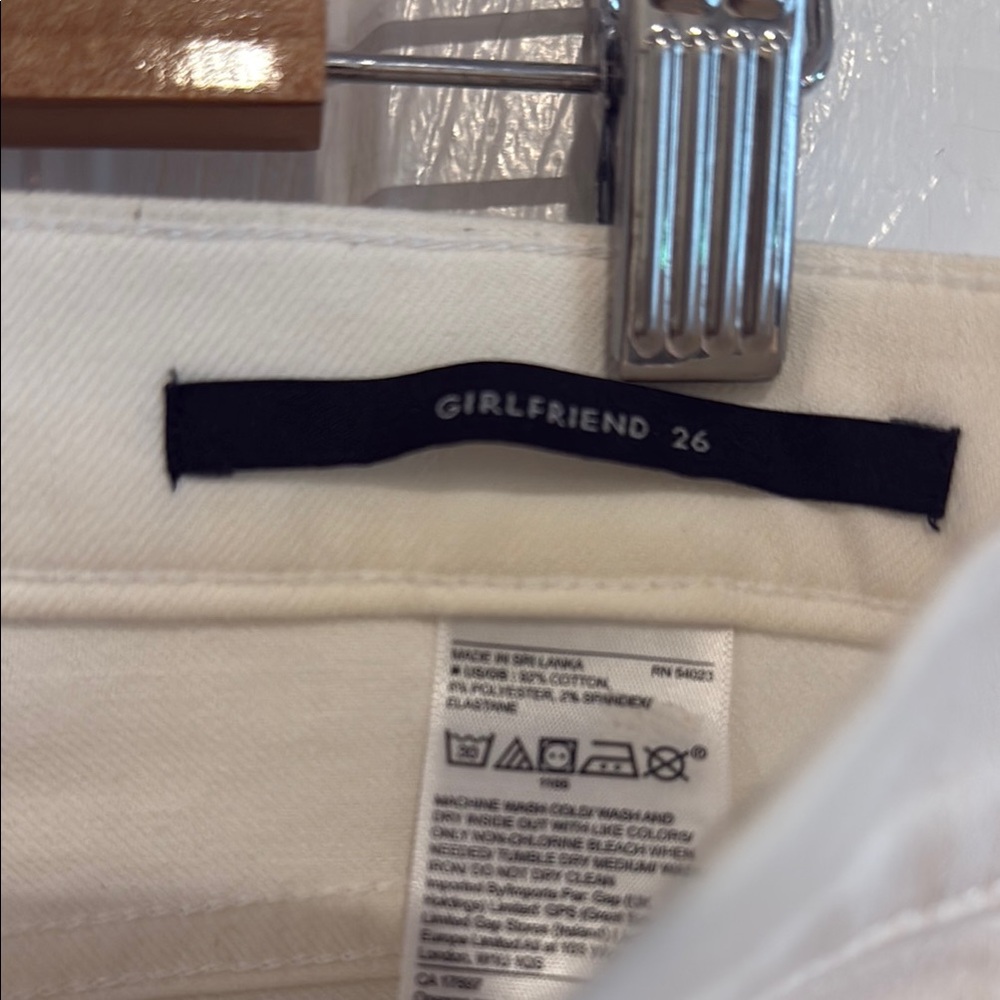Banana Republic Women's white Jeans size 26 girlfriend fit - Picture 3 of 10